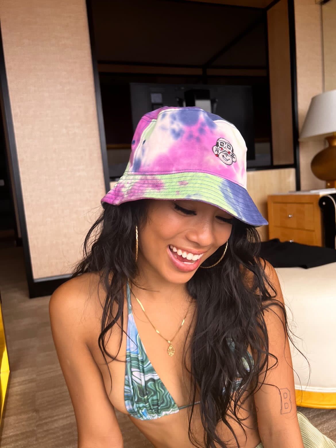 jesalynwho, bucket hat